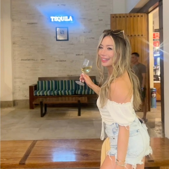 Meet Your Posher ✨ Posh Ambassador ✨ - Picture 5 of 6